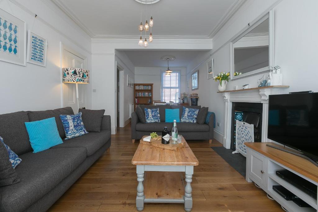 St Ives House | Sea Ayr
