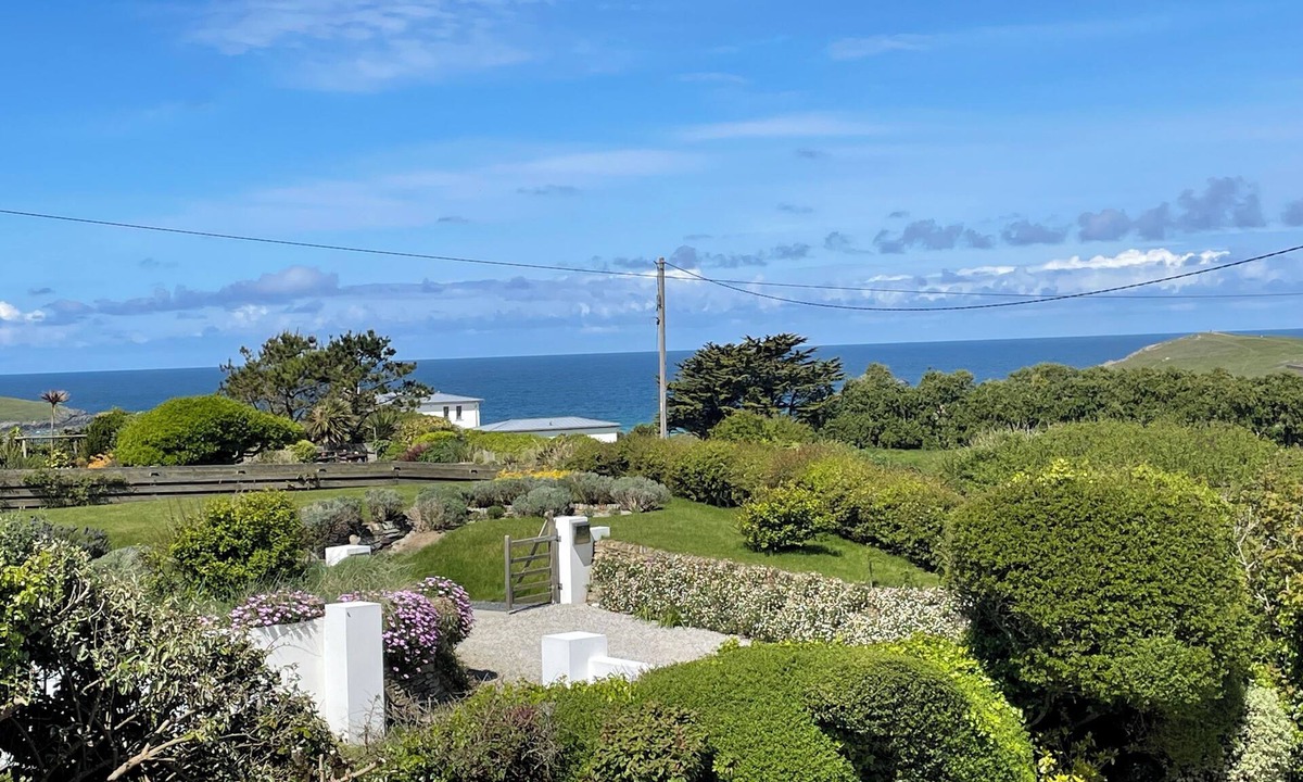 Crantock House | Sea Views, Crantock, Sleeps 4, Private Lane.