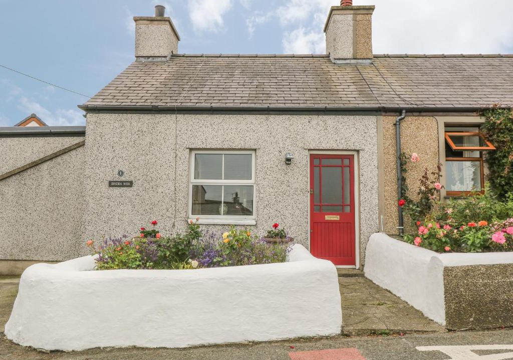 Llanfaethlu House | Simdda Wen Cottage