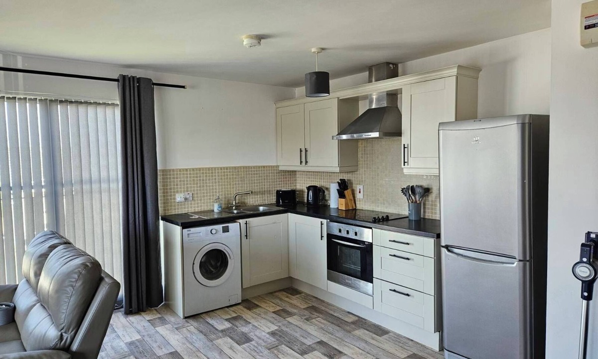 Londonderry Apartment | SkyView - 3-bedroom apartment in superb Strathfoyle with WiFi