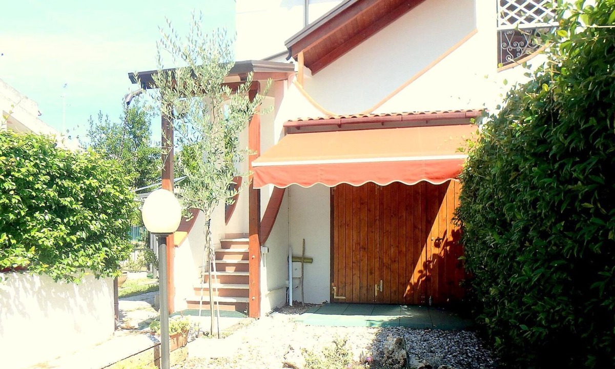 Lido di Pomposa House | Small chalet with air conditioning and comfortable VA garden