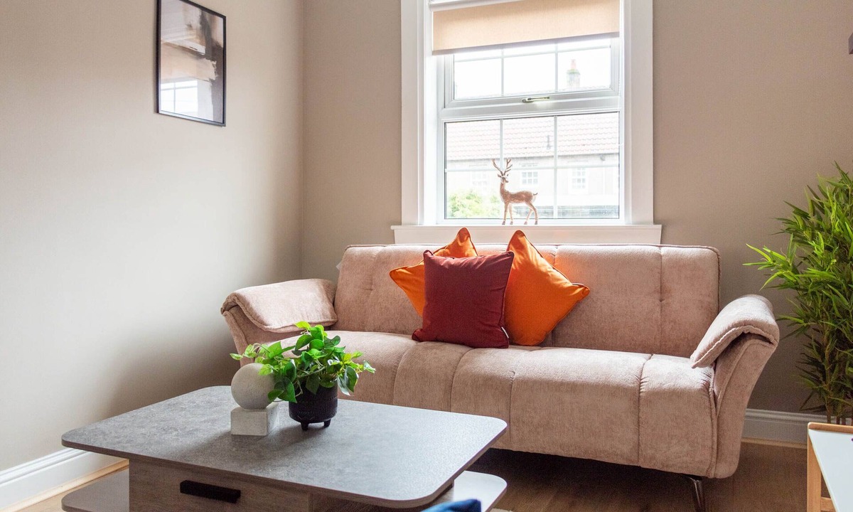 Airth House | Snug Modern Home in Airth