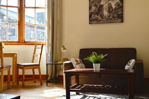 Leith Apartment | Sophisticated and Bright One Bed in Leith