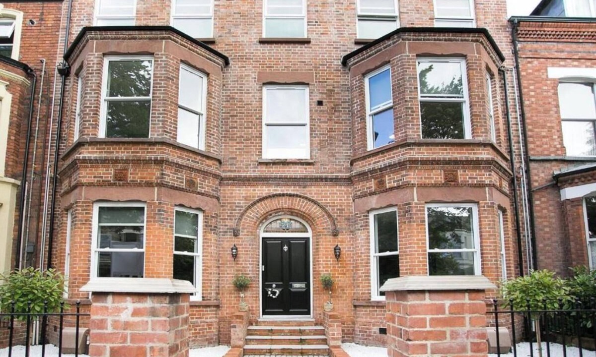 Queens Quarter Apartment | Spacious 2-bed Queens by CityGo