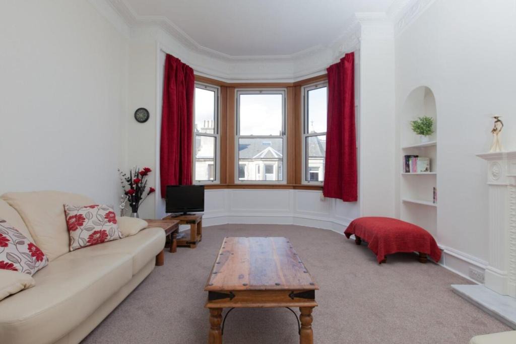 Merchiston Apartment | Spacious and Bright Polworth Flat