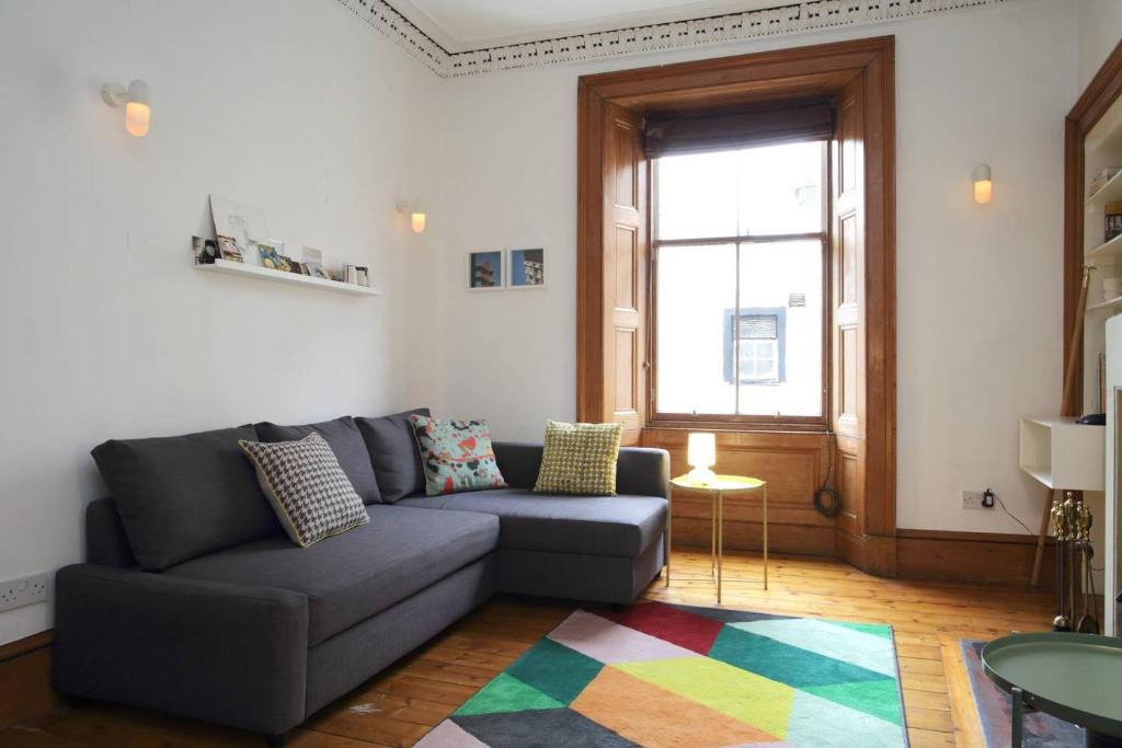 Newington Apartment | Spacious apartment 15 mins to Grassmarket & Royal Mile