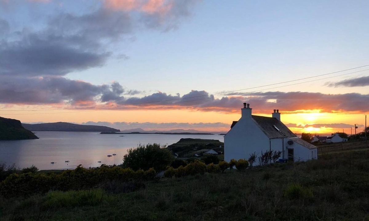 Stein Cottage | SPACIOUS FAMILY FRIENDLY AMAZING SEA VIEWS - SLEEPS 4-6n- 10% DISCOUNT SEPTEMBER