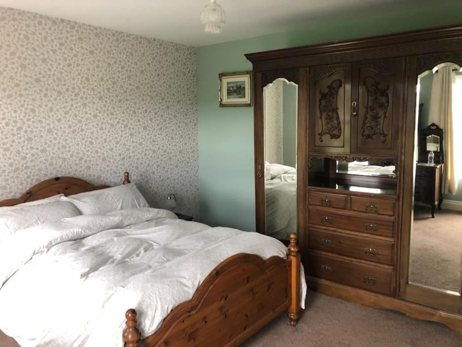Omagh House | Spacious farmhouse with lovely views, Omagh & Ferm