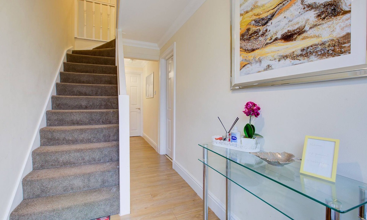 Reading House | Spacious house in a quite cul de sac with parking and great location.