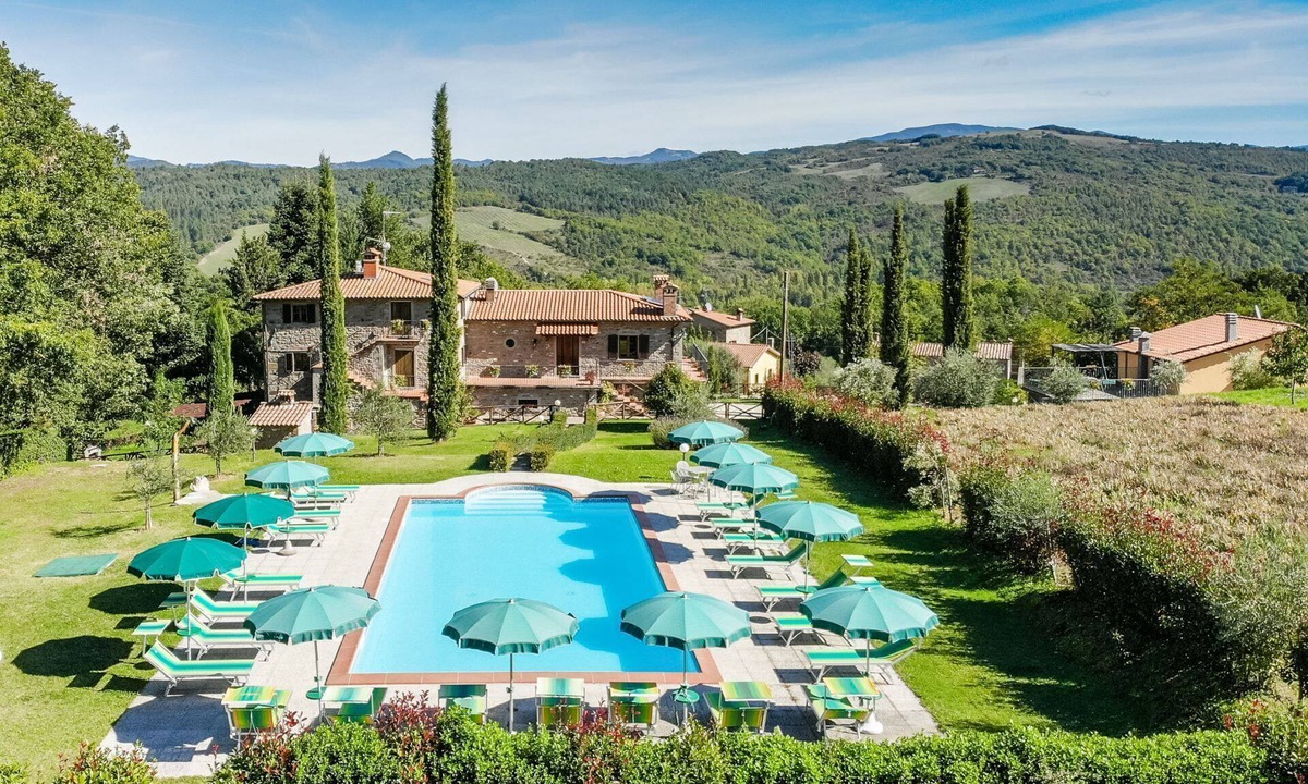 Caprese Michelangelo Villa | Spacious villa with private pool in Tuscany, in the Valtiberina countryside