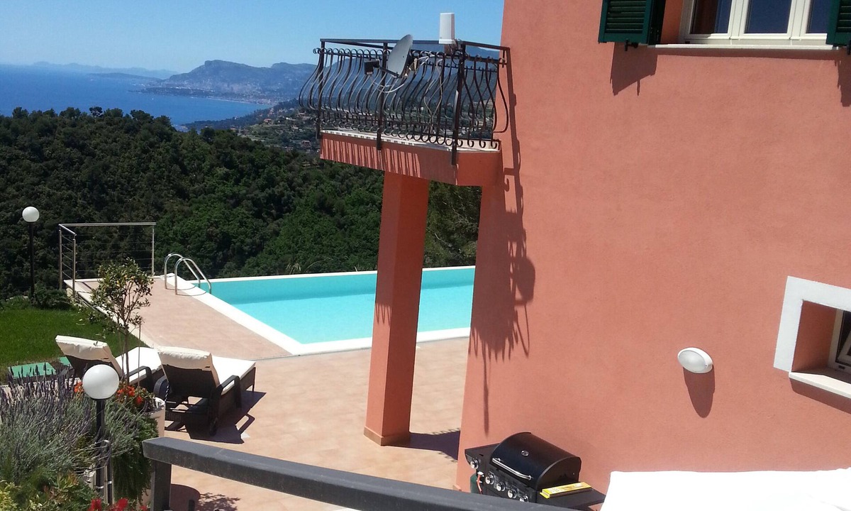 San Giacomo Villa | Spacious villa above Ventimiglia, close to Monaco, Cote d'Azur And San Remo