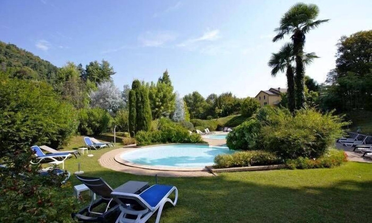 San Maurizio Apartment | St Maurice smile lake view apartment with pool