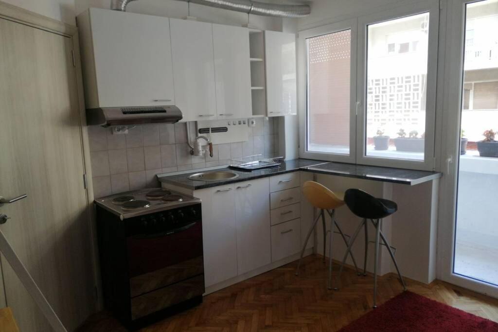 City Center Apartment | Stan u strogom centru Niša sa parking mestom