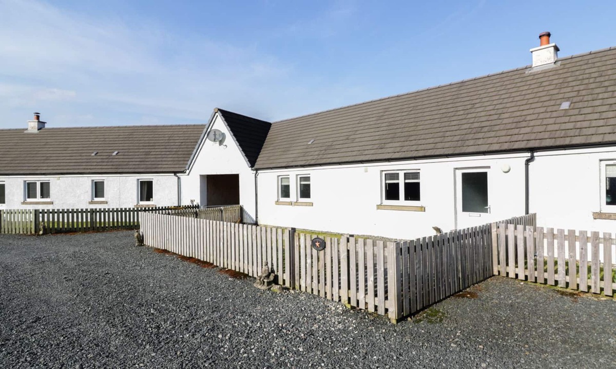 Gruline Cottage | STARFISH COTTAGE, pet friendly in Craignure, Isle Of Mull