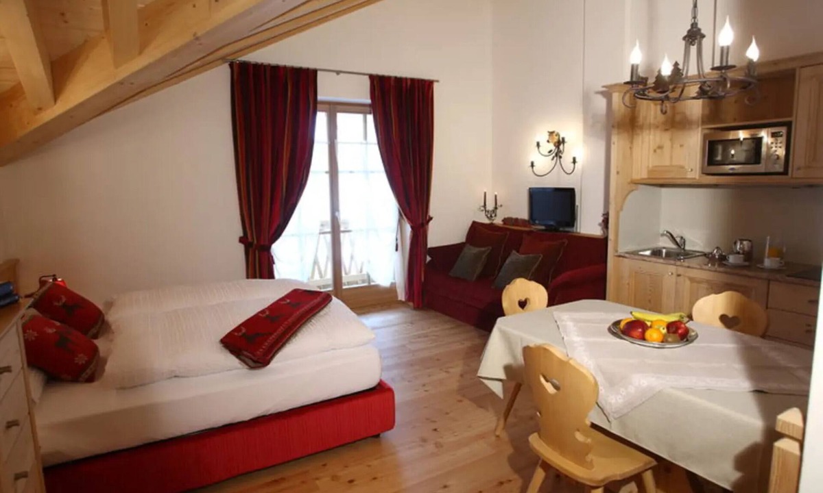 Rocca Pietore Apartment | Studio Apartment 'Appartamento Mono 2 -Sottoguda' with Mountain View, Shared Garden and Wi-Fi