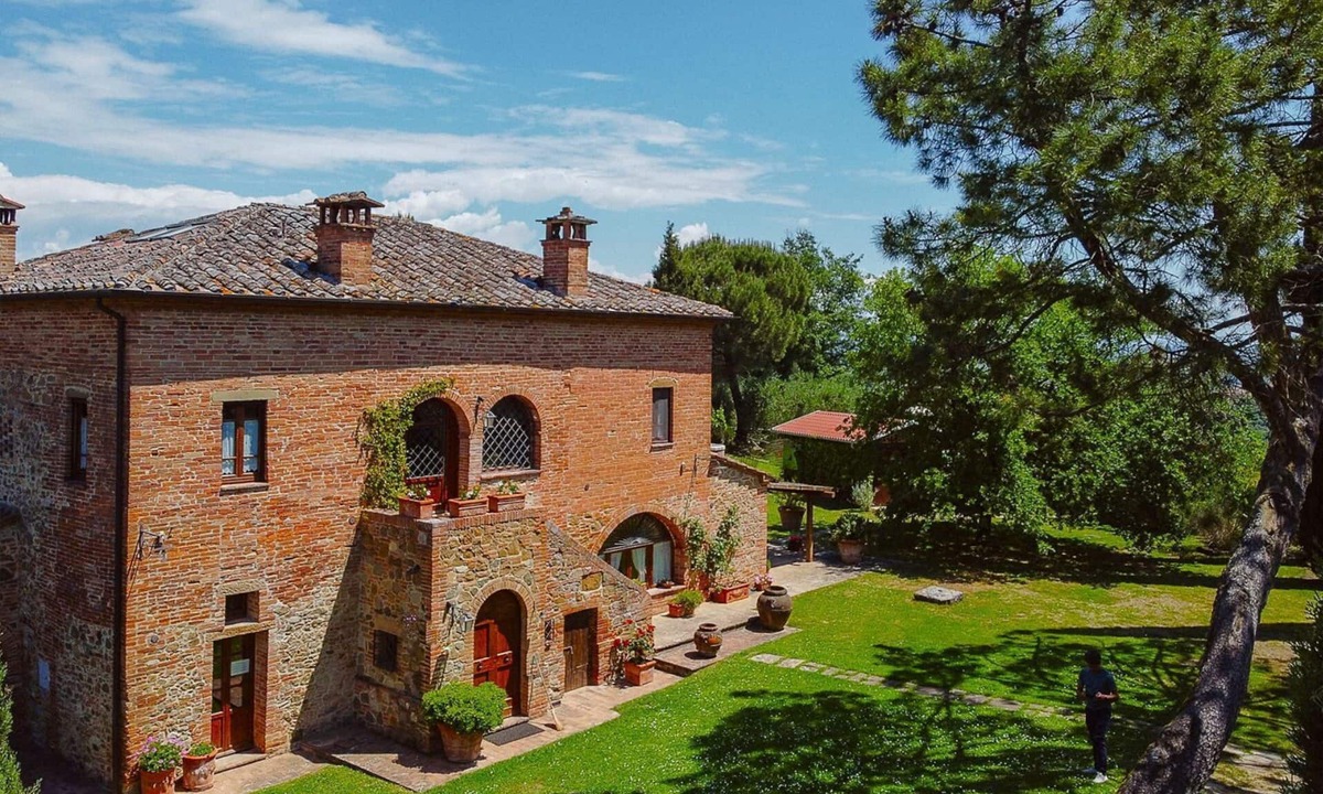 Torrita di Siena Villa | Stunning private villa for 11 people with WIFI, private pool and TV, close to Montepulciano