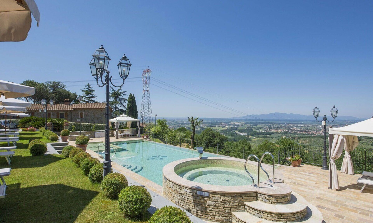 Giugnano Villa | Stunning villa for 5 guests with A/C, WIFI, pool, TV and panoramic view