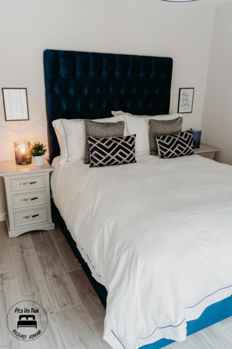 Belfast Central District Apartment | Stylish Belfast City Centre 2 Bedroom Apt Free Parking