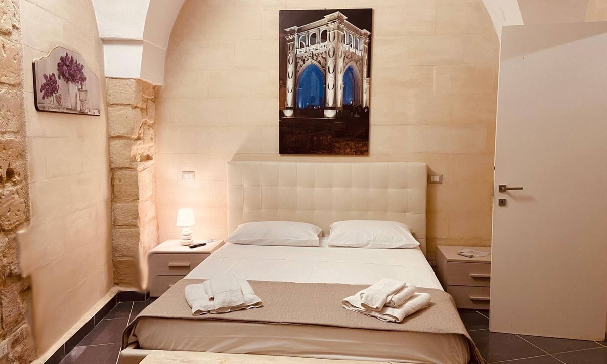 Lecce Historic Center House | Suite Martina-Suite-Superior-Ensuite with Shower-City view