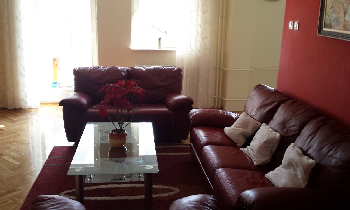 Grbavica Apartment | Sunny, spacious apartment in the heart of the city