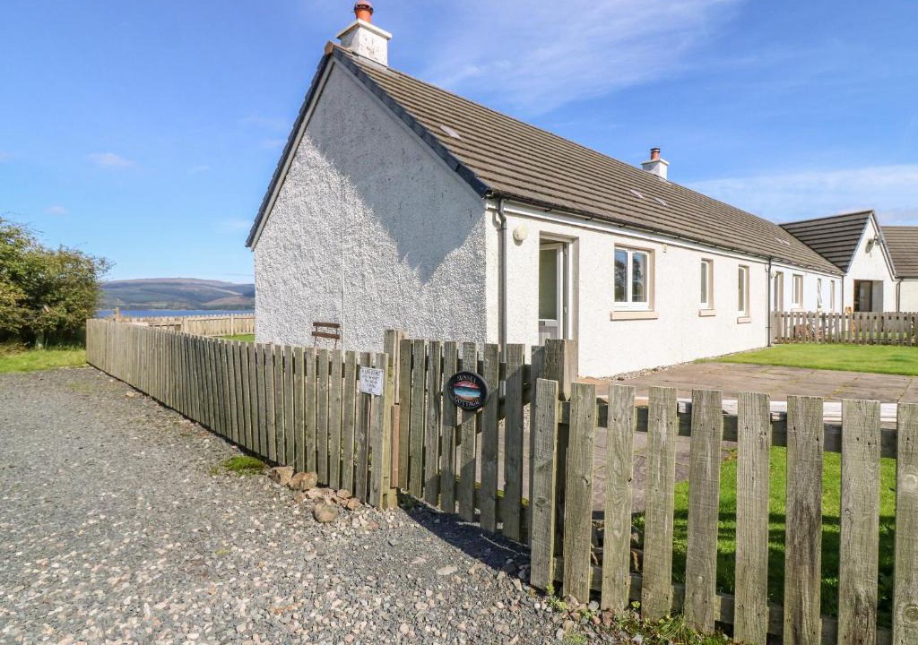 Craignure House | Sunset Cottage
