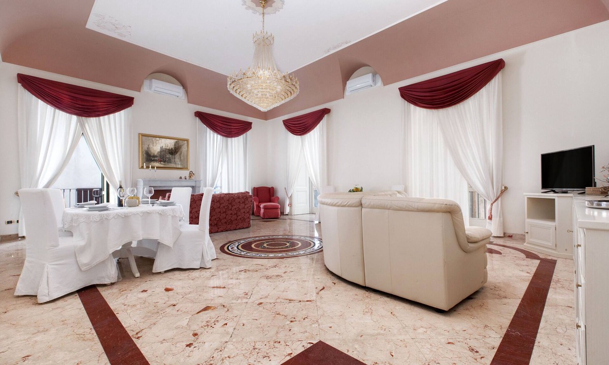 Sorrento City Centre Apartment | Tasso Square apartment