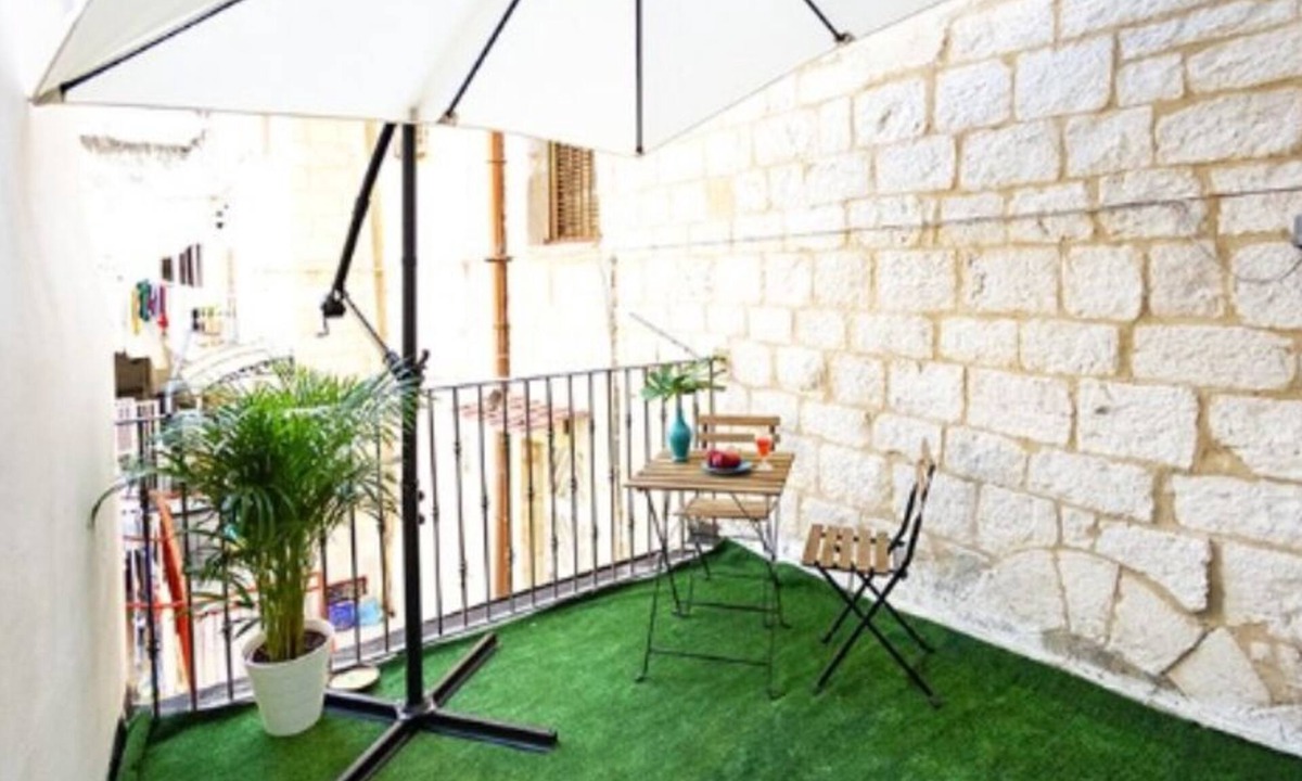 Old Town Apartment | Terraces in the court (house in the center of Bari) CIS: BA07200691000006853