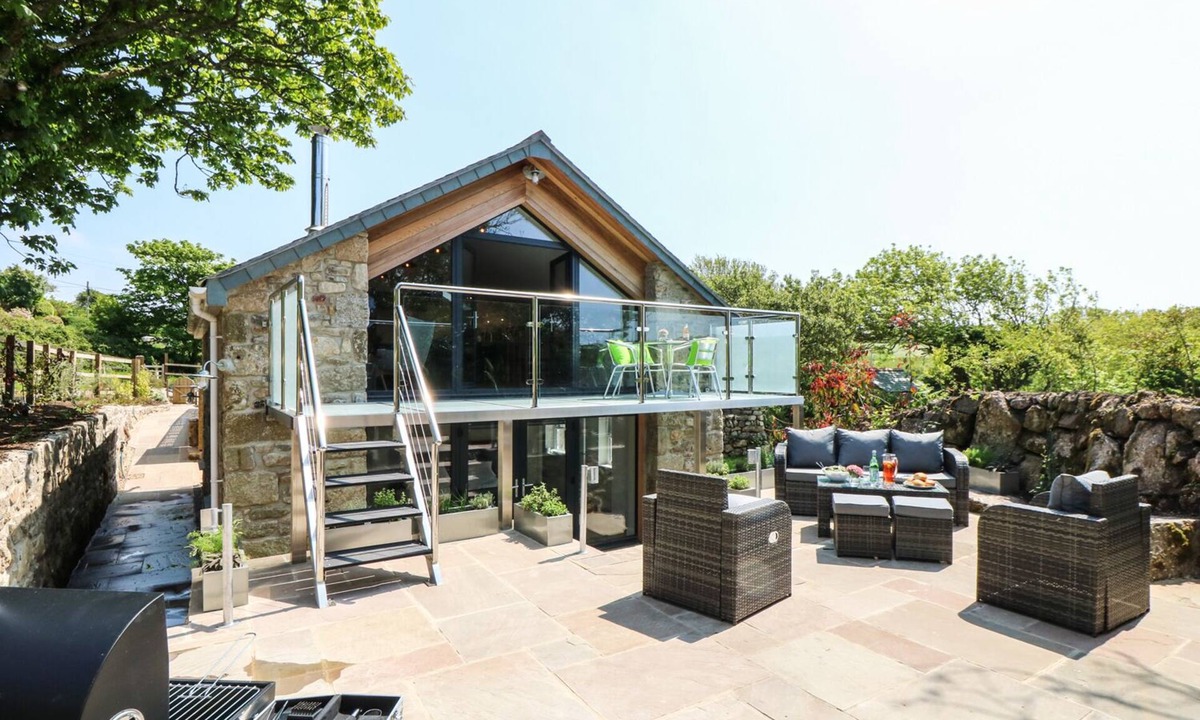 St Just Cottage | THE HAYLOFT, ST JUST, pet friendly, luxury holiday cottage in St Just