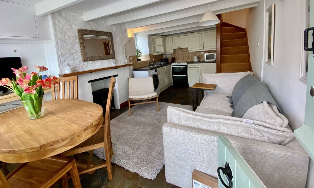 Pentewan Cottage | The Little Lighthouse - 2 mins from beach