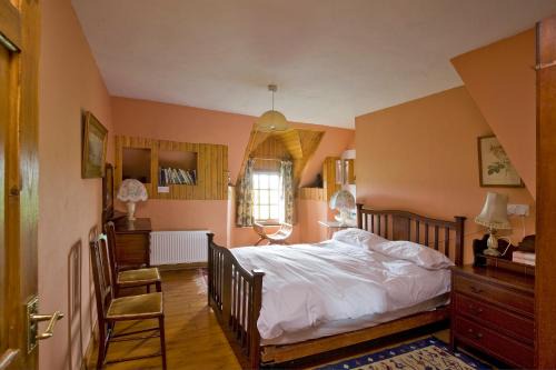 Airth House | The Manor at Plane Castle - Sleeps 8 - Pets Ok