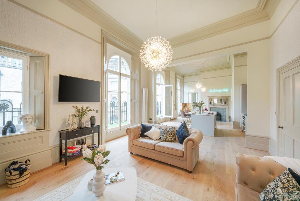 Bristol Old City Apartment | The Sovereign Suite - 2 Bedroom Apartment in Central Bristol by Mint Stays