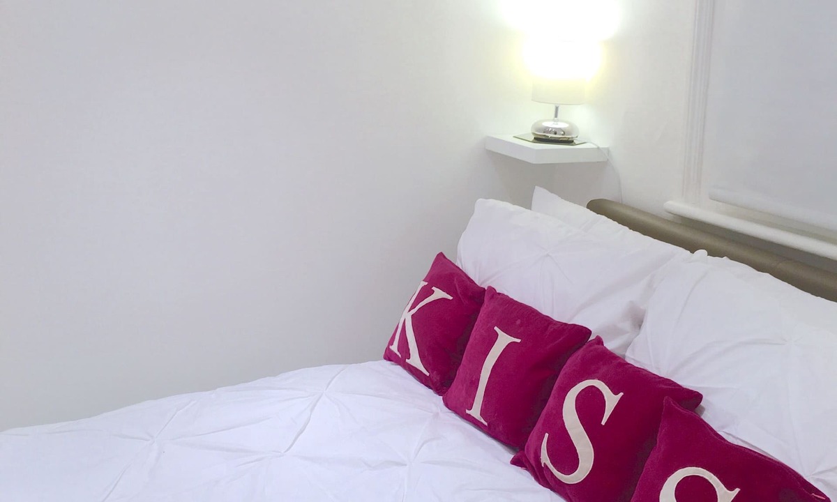 Primrose Hill Apartment | The Studio - Heart of Primrose Hill
