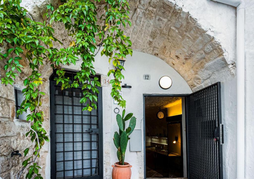Ostuni Historic Centre House | Timeless Holiday Home in Ostuni with Bar and Fireplace