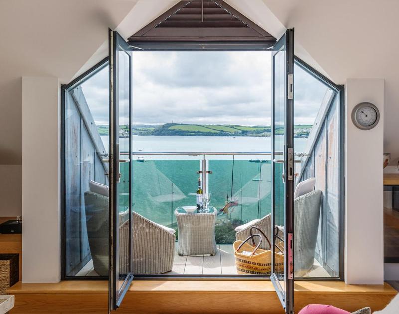 Rock Apartment | Upper Deck