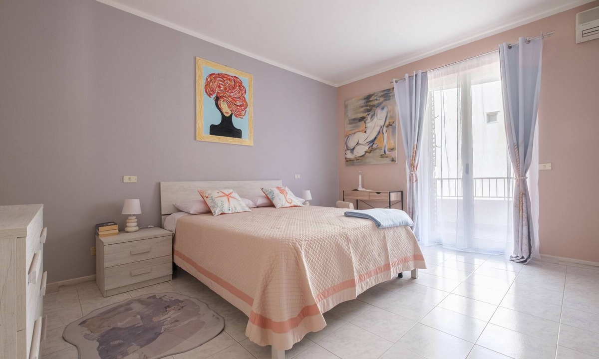 Barcellona Pozzo di Gotto House | Vacation Home "La Casa Di Wioletta" with Sea View, Private Terrace & Wi-Fi