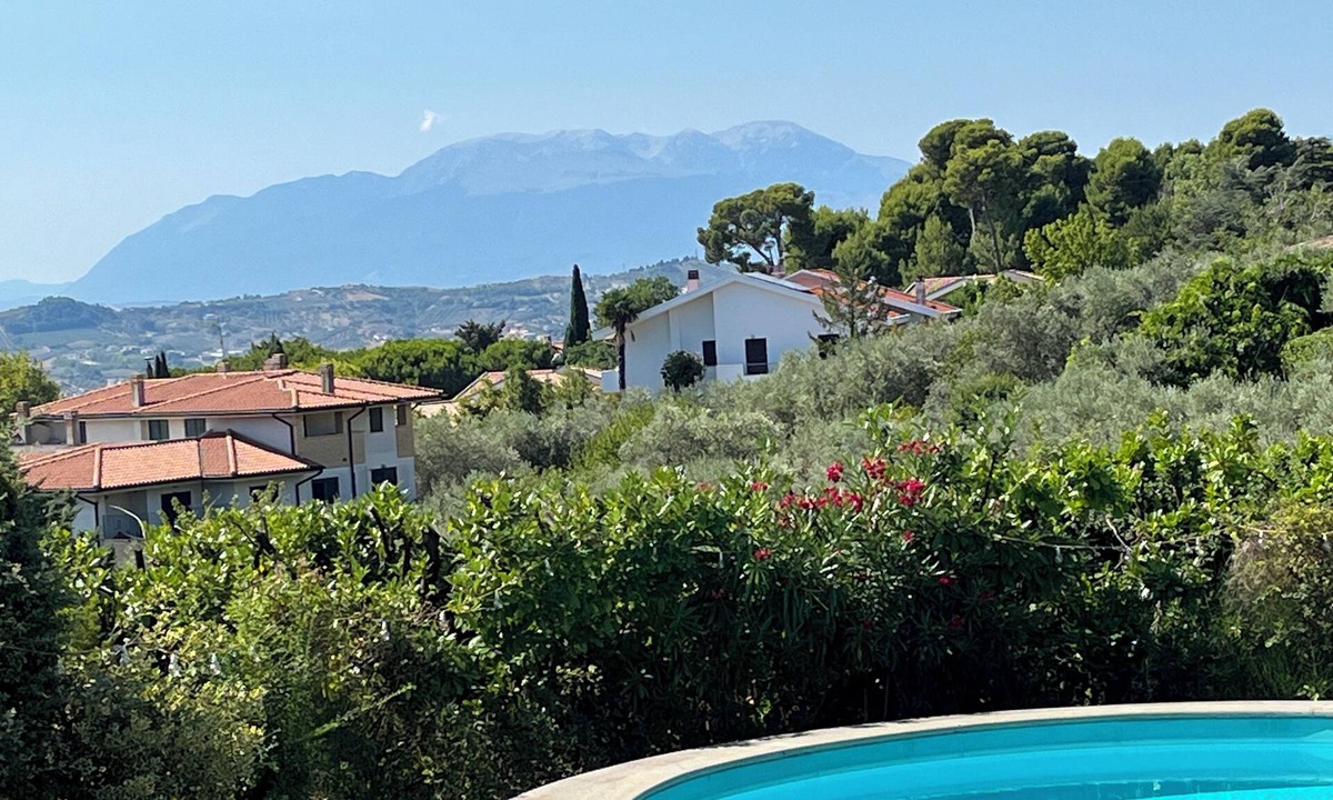 San Martino Bassa Villa | Villa Amyra, your view to dream stay in the beautiful Abruzzo region.