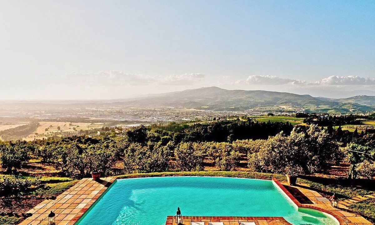 Montelupo Fiorentino Villa | Villa Collarina Grande: An elegant and welcoming two-story age-old farm house surrounded by the greenery, with Free WI-FI.