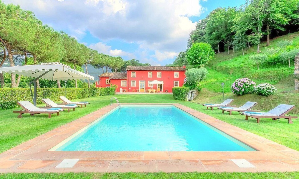 Badia Cantignano Villa | Villa Collevento: An elegant and welcoming two-story villa situated in a quiet location, surrounded by a wonderful garden, with Free WI-FI.