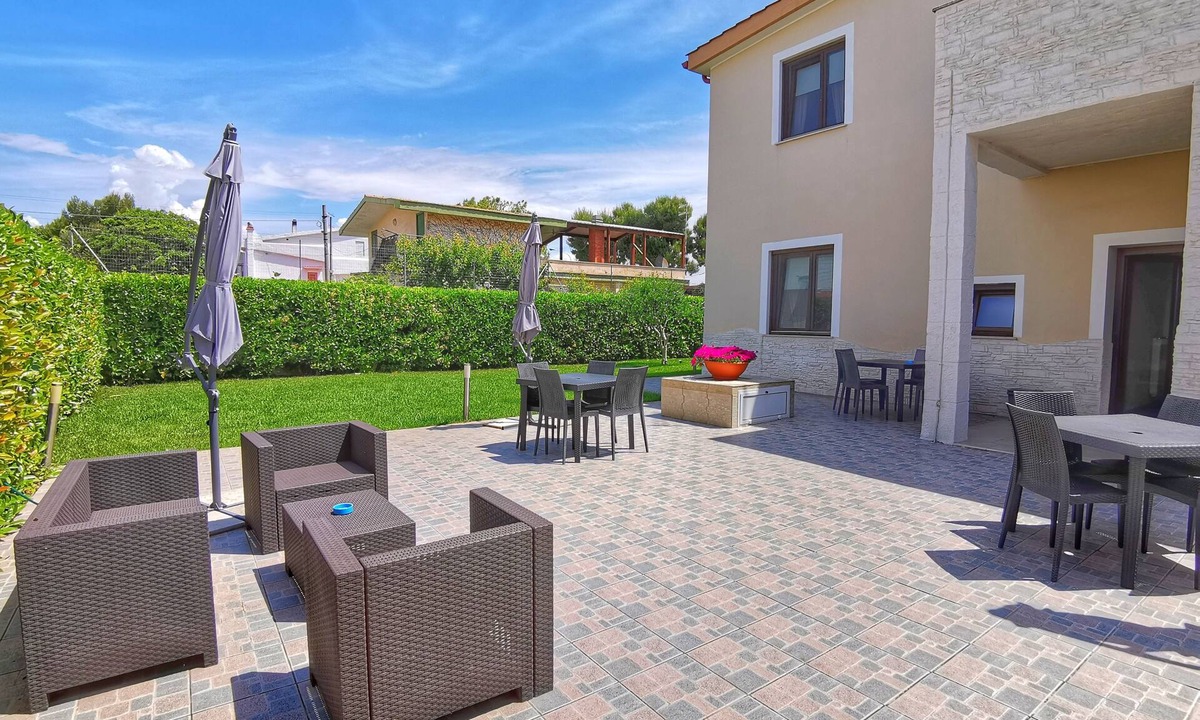 Taranto Villa | Villa Dimora Mariù, 400 mt from the sea and complete with every comfort.
