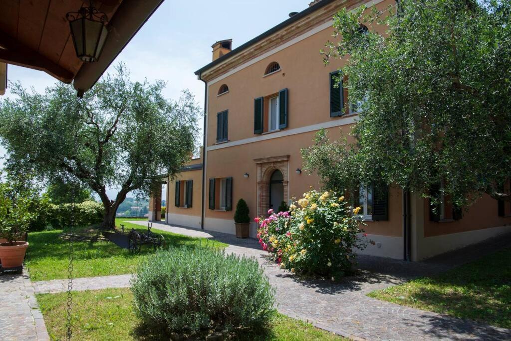 Novilara Villa | Villa Fiore nel Borgo d'Arte Novilara by Yohome