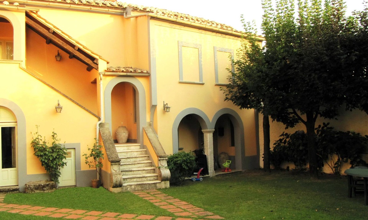 Calvanico Villa | VILLA FIORITA ideal for visiting VESUVIO POMPEI, PAESTUM NAPLES, COSTA D'AMALFI