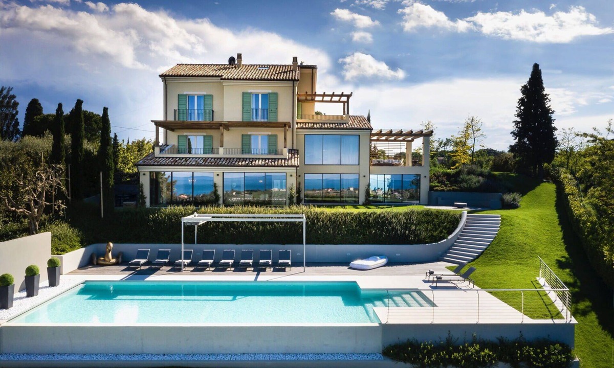 Civitanova Alta Villa | Villa in Civitanova Alta with 6 bedrooms sleeps 12
