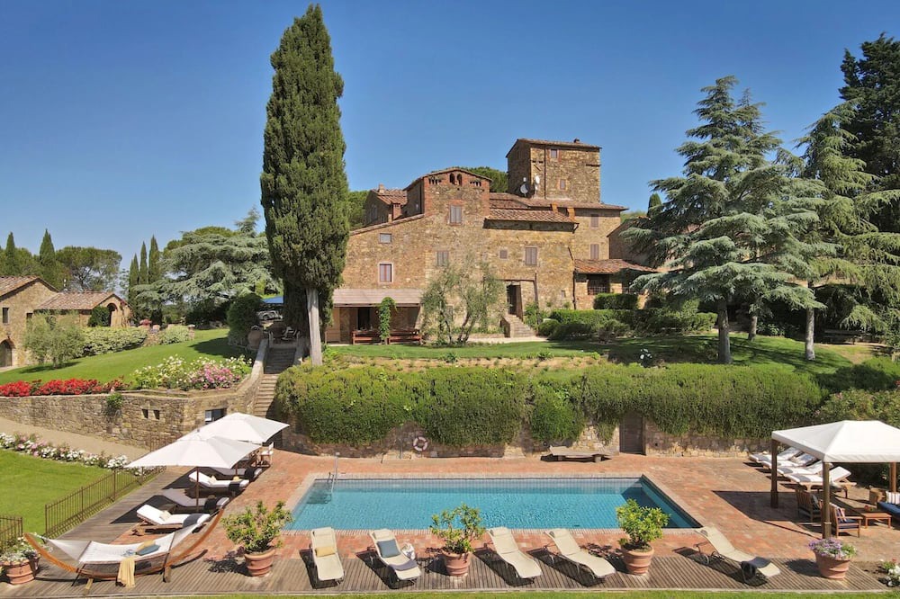 San Pietro in Bossolo Villa | Villa in Piazza with 11 bedrooms sleeps 20