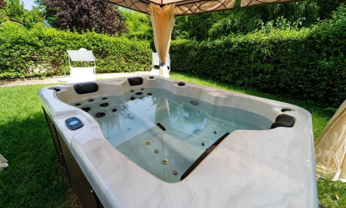 Mologno Apartment | * Villa Limonaia - Best location, view and jacuzzi