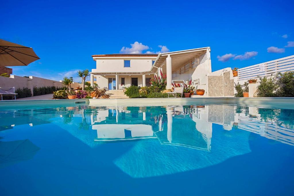 Petrosino Villa | Villa Pomelia by Xenia Sicily Villas