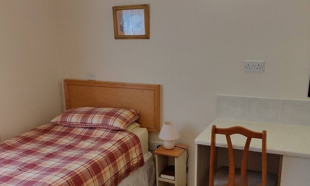 Portrush House | Welcome to Strathroy Mews 6