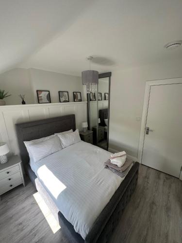 Bogside Apartment | Westland Suites - Stylish, Modern, Elegant, Central Apartments A