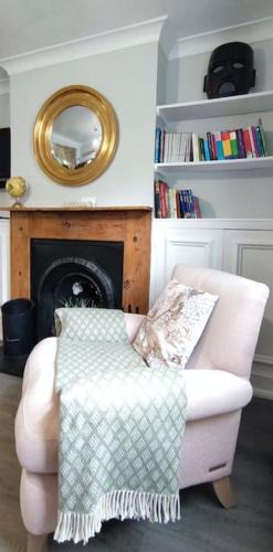 Windsor City Centre Villa | Windsor Cottage: Cosy, Charming, Full of Character