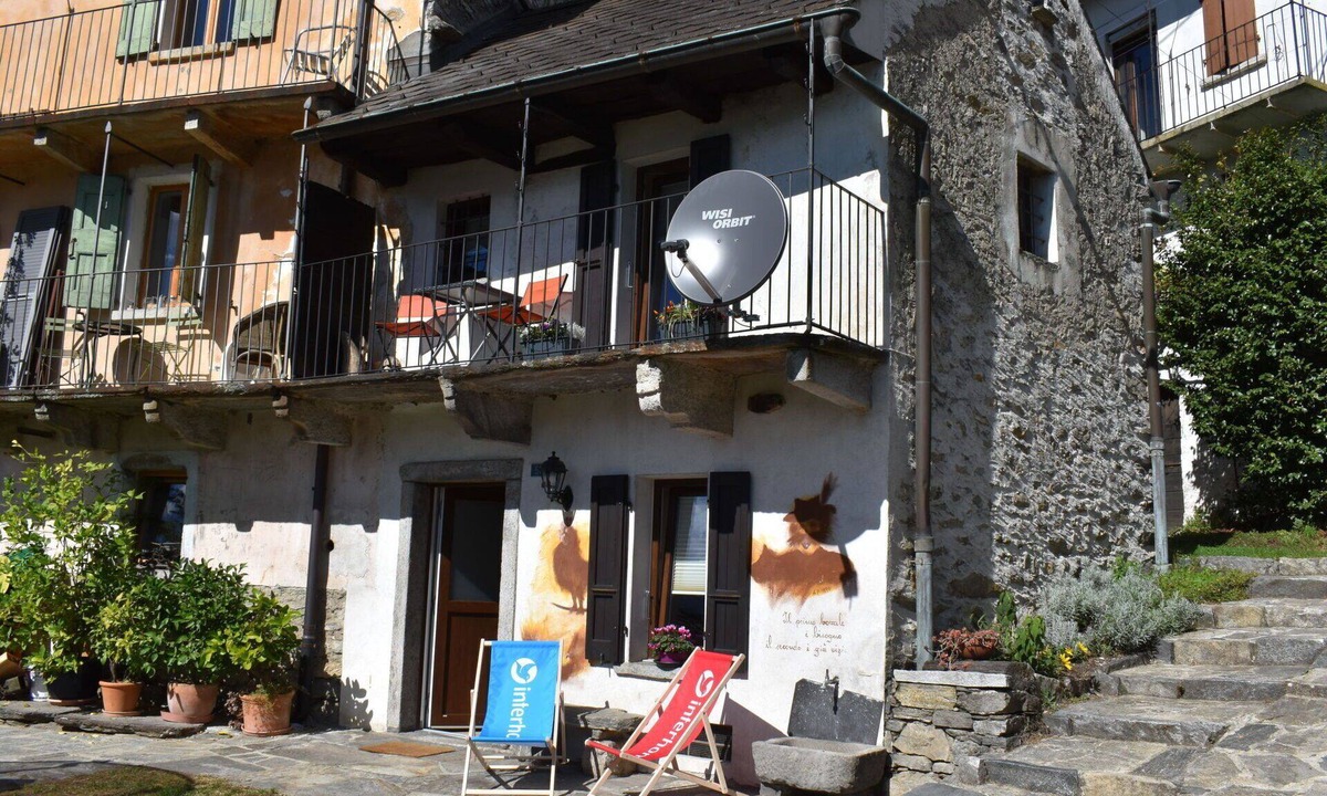 Gudo House | Wonderful private villa for 2 people with WIFI, TV, patio and pets allowed