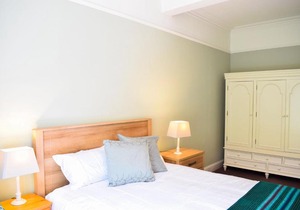 2 Bedroom Edinburgh Flat With Garden